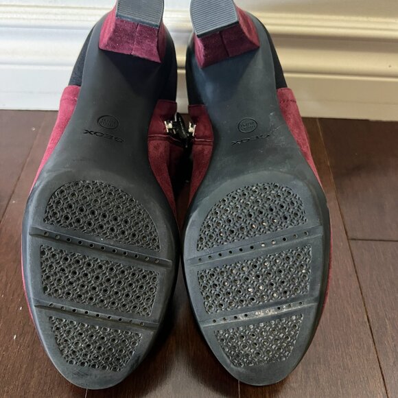 Beautiful burgundy coloured suede leather bootie with black synthetic back and i - Picture 3 of 3